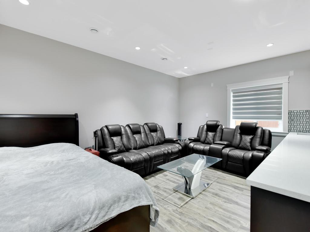 












10266 126 STREET

,
Surrey,




BC
V3V 5E7

