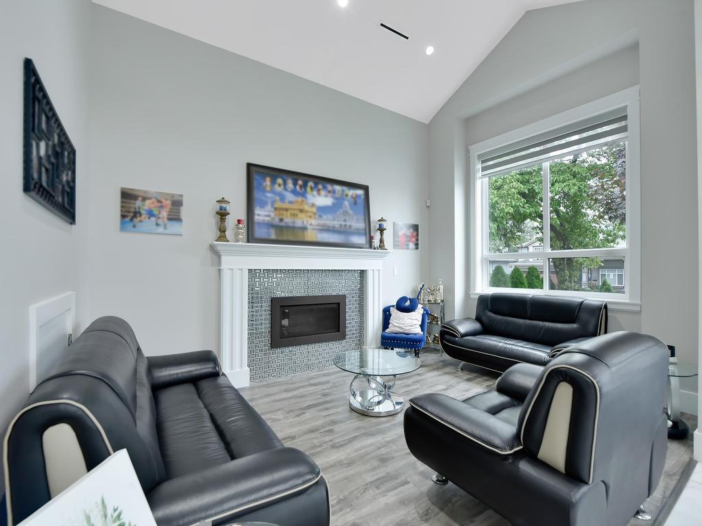 












10266 126 STREET

,
Surrey,




BC
V3V 5E7

