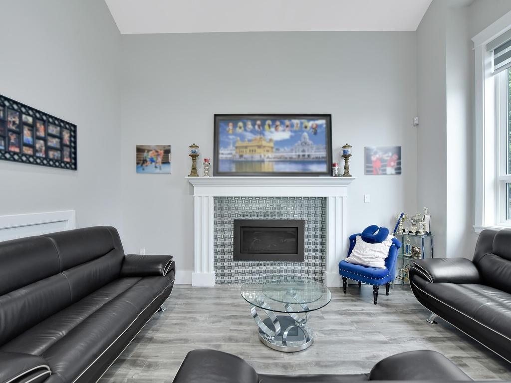 












10266 126 STREET

,
Surrey,




BC
V3V 5E7

