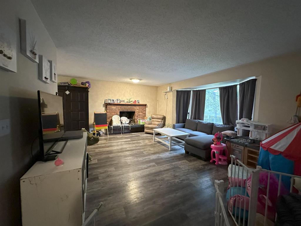









17723


96

Avenue,
Surrey,




BC
V4N 4A9

