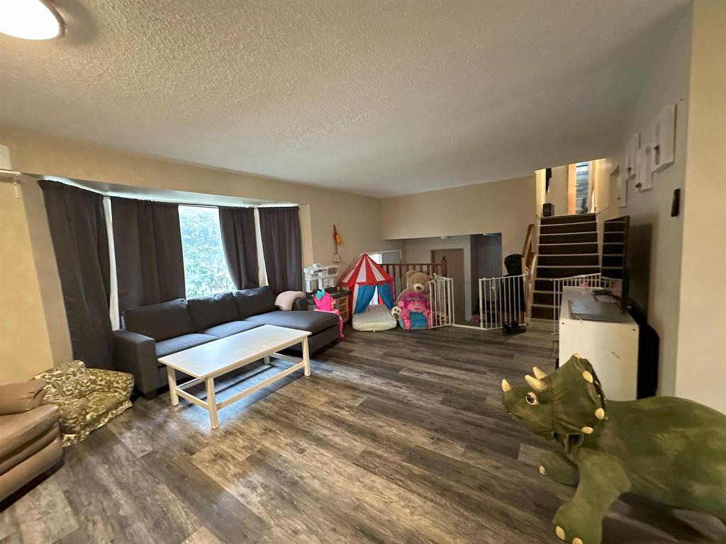









17723


96

Avenue,
Surrey,




BC
V4N 4A9

