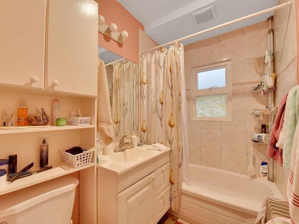 












11102 135A STREET

,
Surrey,




BC
V3R 3A4

