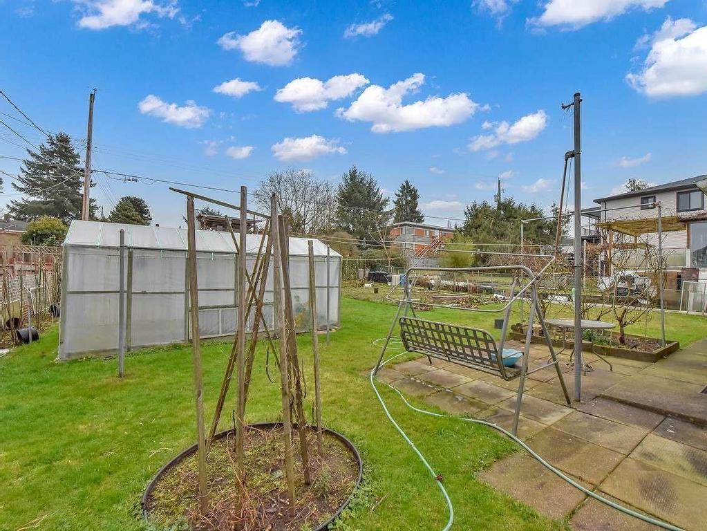 












11102 135A STREET

,
Surrey,




BC
V3R 3A4

