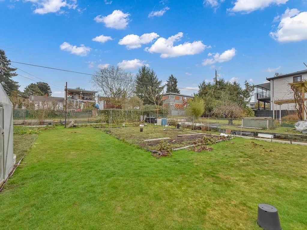












11102 135A STREET

,
Surrey,




BC
V3R 3A4

