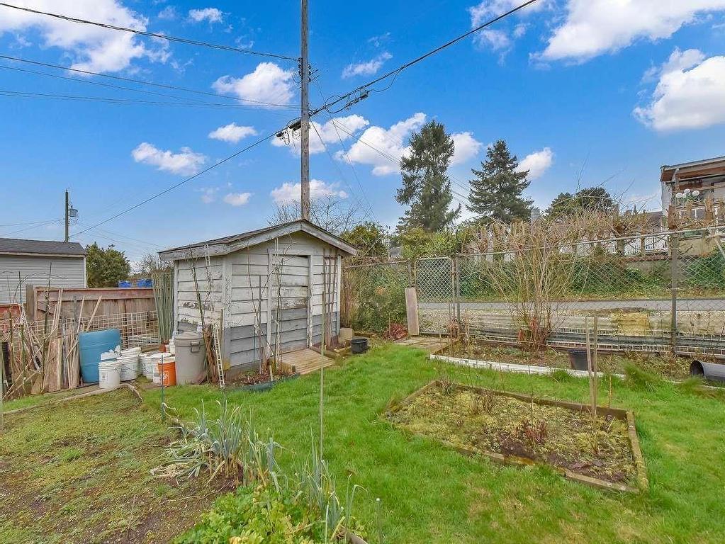












11102 135A STREET

,
Surrey,




BC
V3R 3A4

