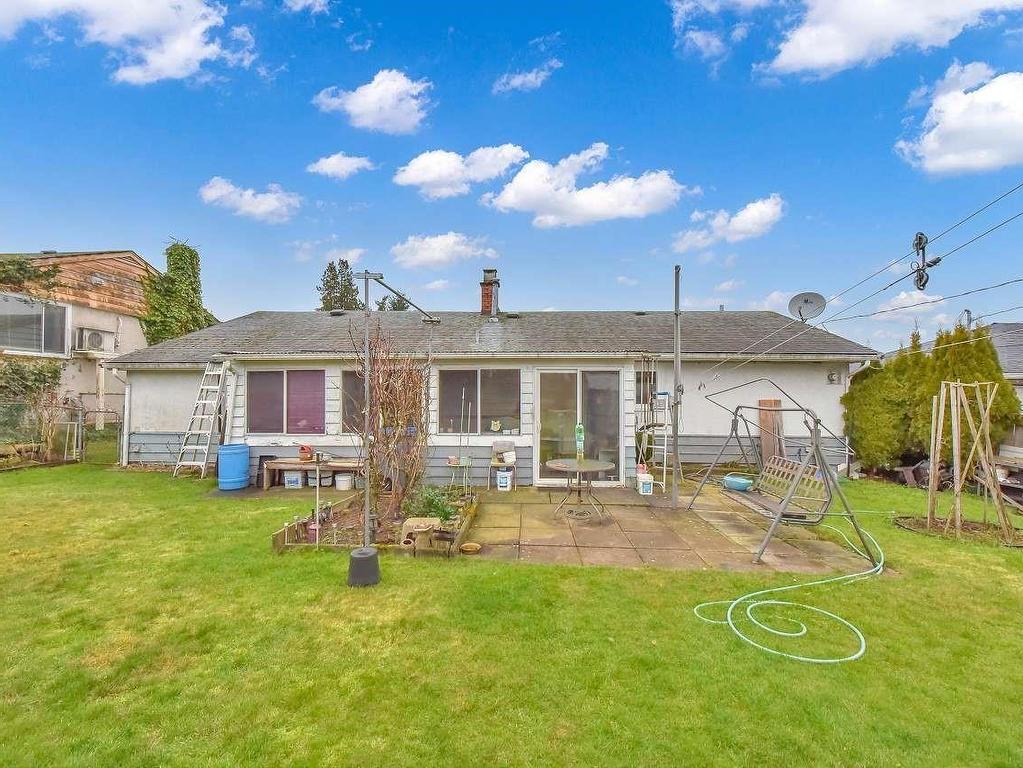 












11102 135A STREET

,
Surrey,




BC
V3R 3A4

