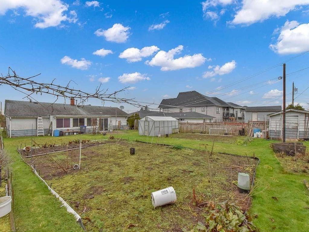 












11102 135A STREET

,
Surrey,




BC
V3R 3A4

