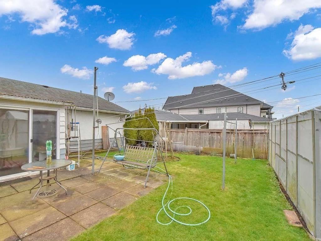 












11102 135A STREET

,
Surrey,




BC
V3R 3A4

