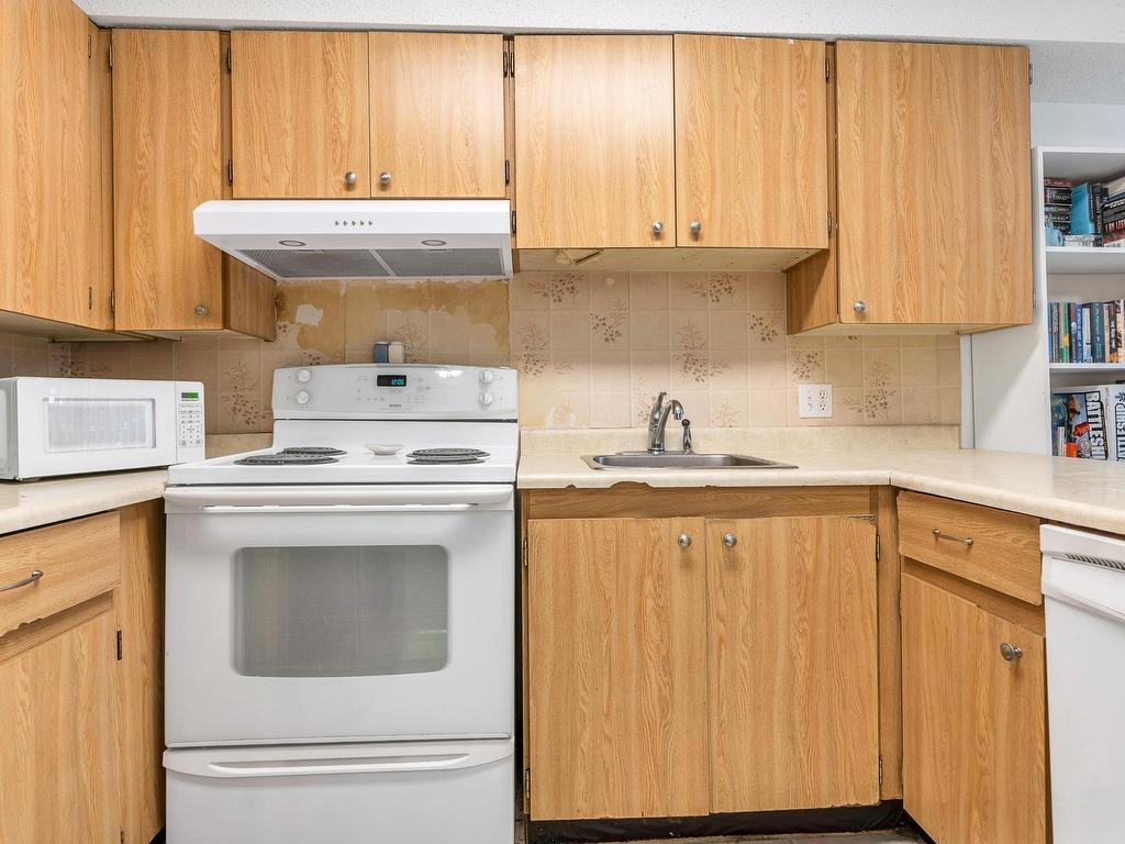









7144


133b

Street, 209,
Surrey,




BC
V3W 8A4

