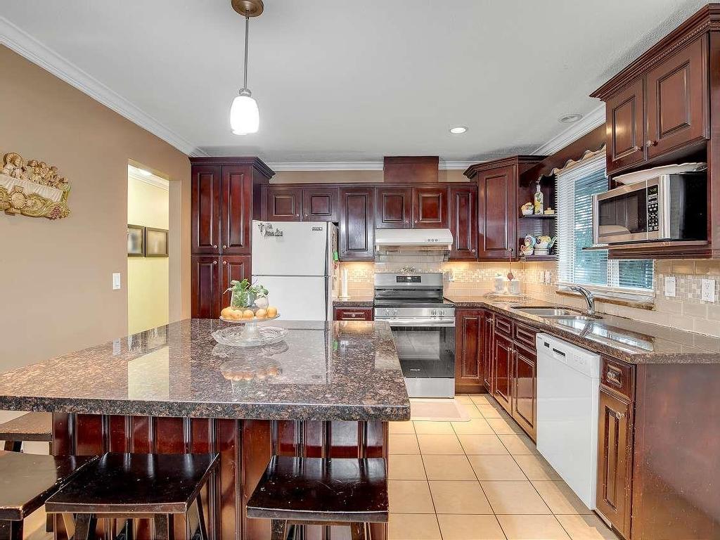 









8825


160

Street,
Surrey,




BC
V4N 2X8

