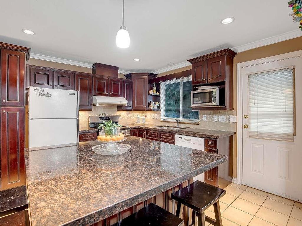 









8825


160

Street,
Surrey,




BC
V4N 2X8

