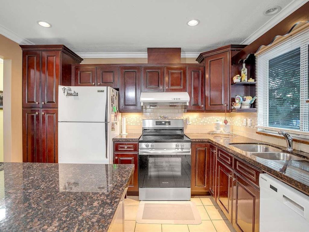 









8825


160

Street,
Surrey,




BC
V4N 2X8


