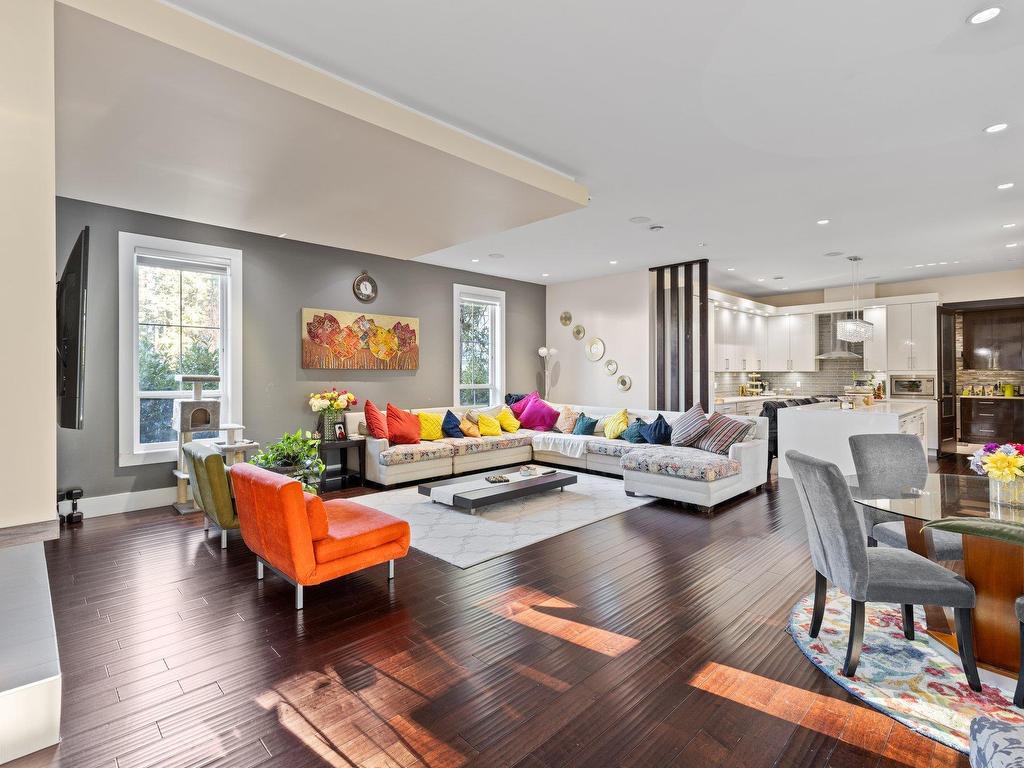 









2504


140

Street,
Surrey,




BC
V4P 2C6

