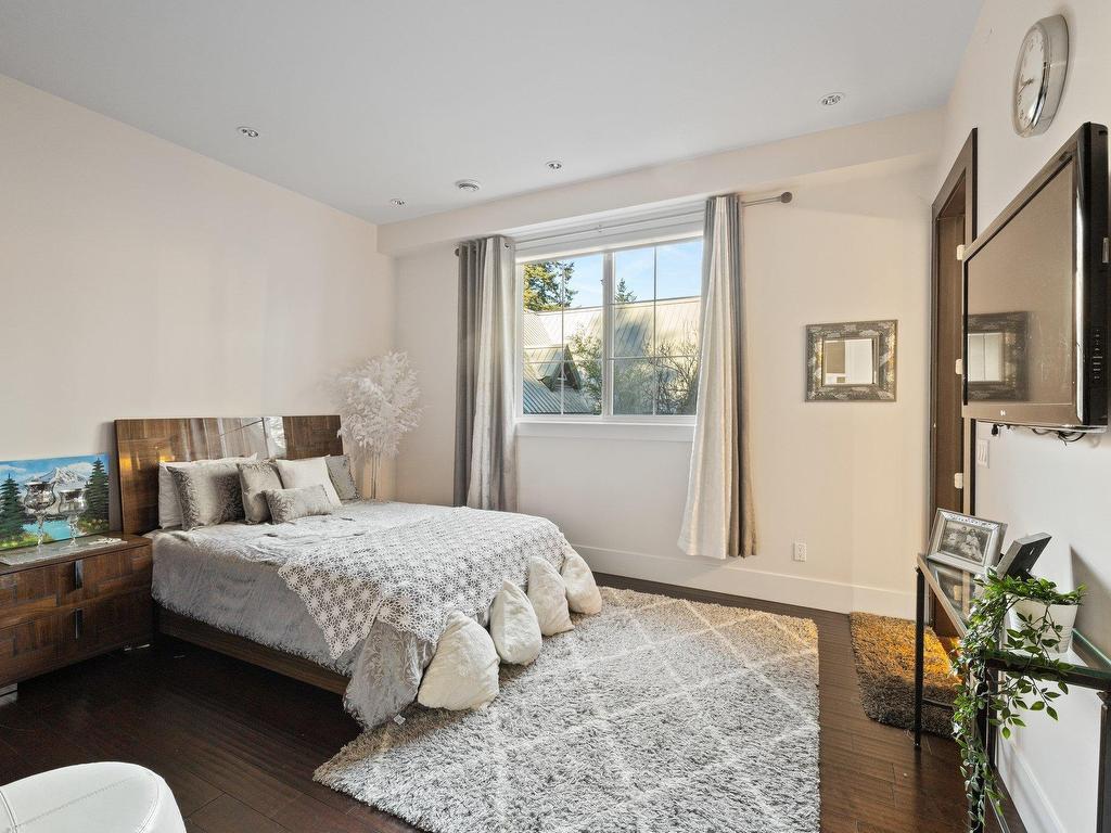 









2504


140

Street,
Surrey,




BC
V4P 2C6

