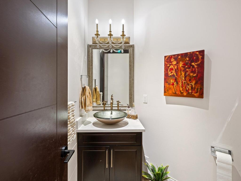 









2504


140

Street,
Surrey,




BC
V4P 2C6

