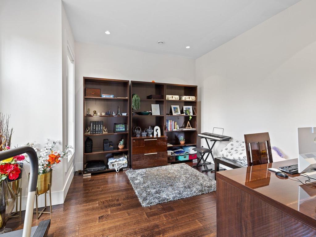 









2504


140

Street,
Surrey,




BC
V4P 2C6

