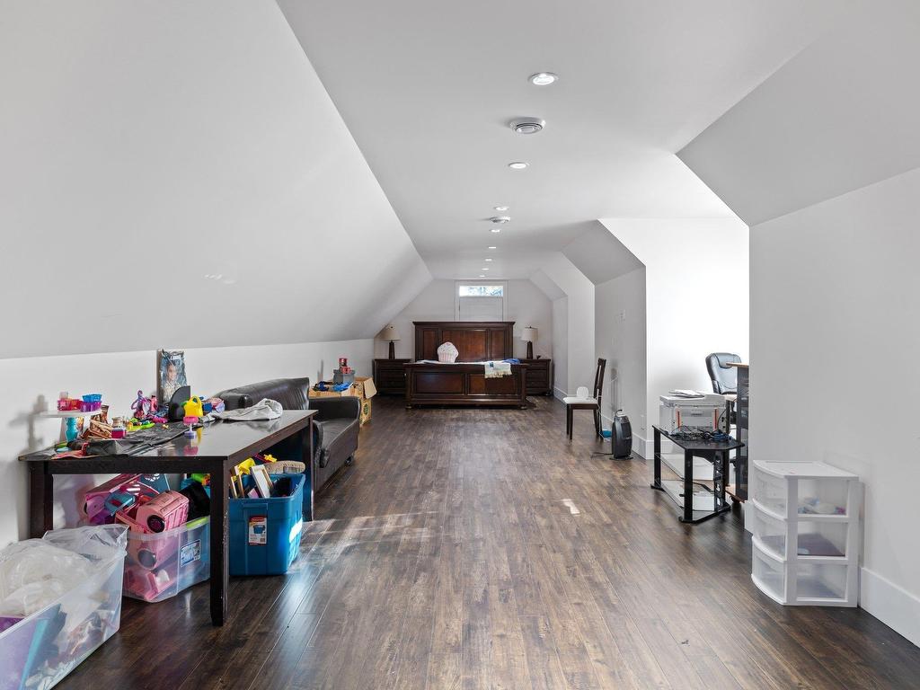 









2504


140

Street,
Surrey,




BC
V4P 2C6


