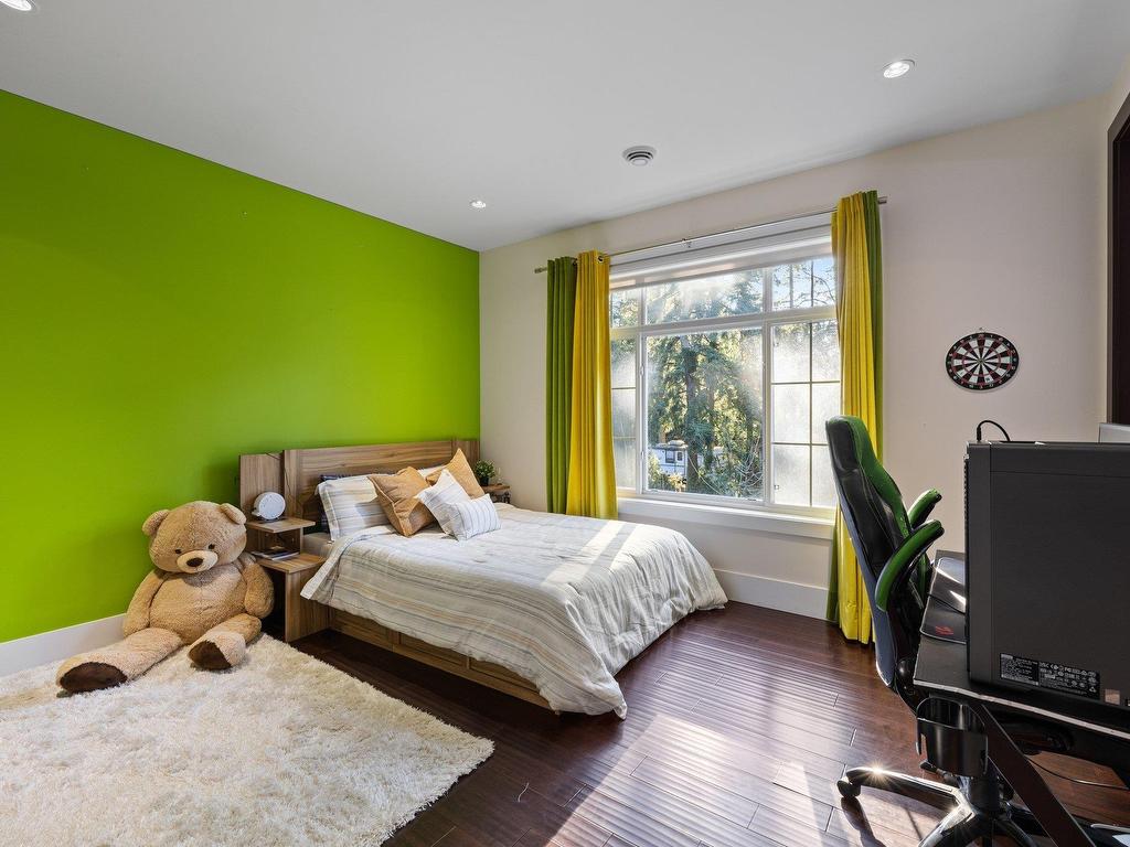 









2504


140

Street,
Surrey,




BC
V4P 2C6

