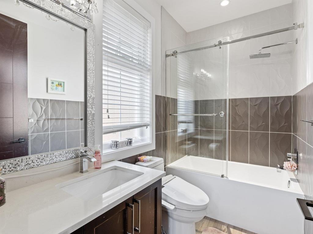 









2504


140

Street,
Surrey,




BC
V4P 2C6

