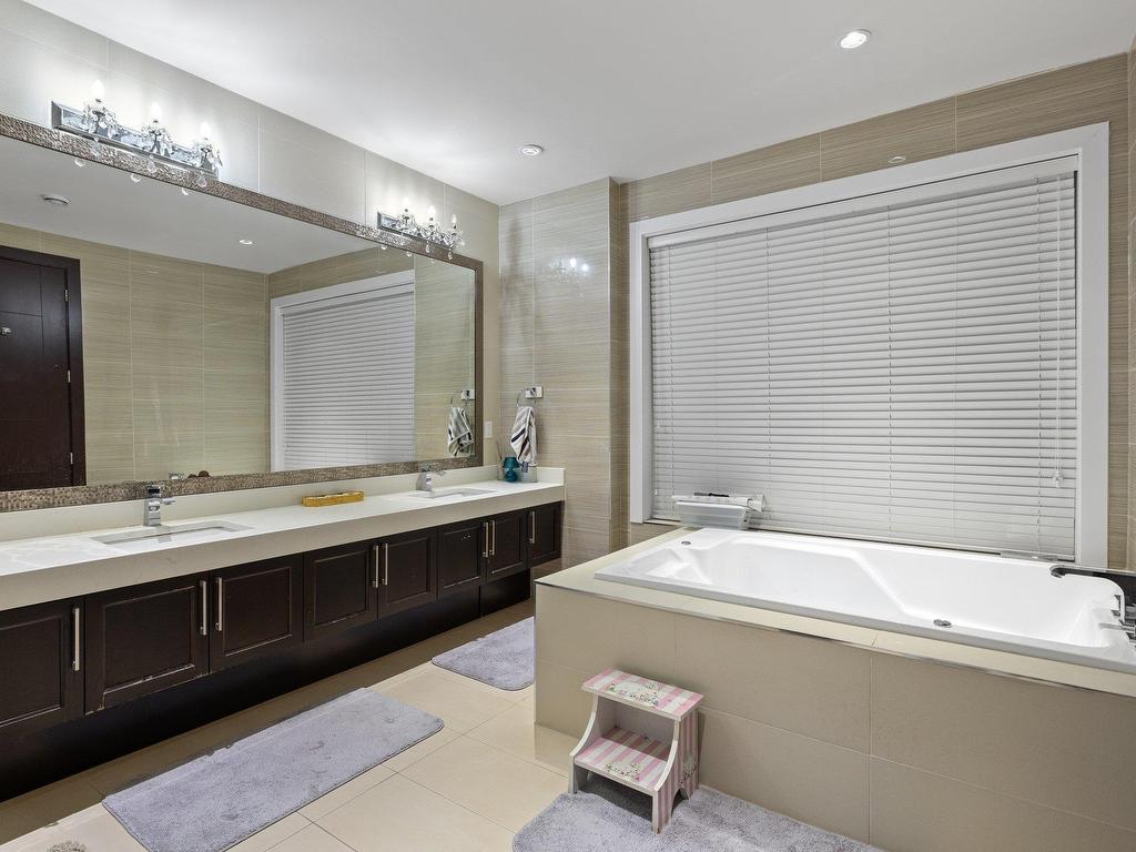 









2504


140

Street,
Surrey,




BC
V4P 2C6

