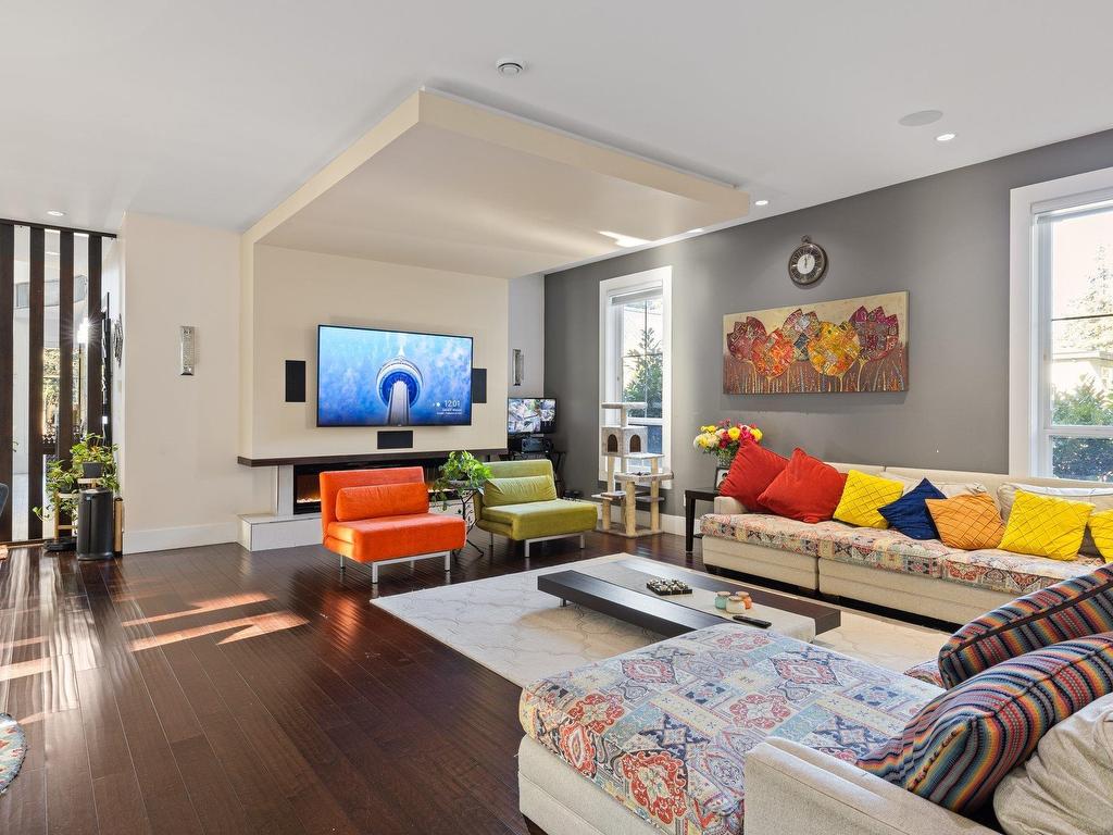 









2504


140

Street,
Surrey,




BC
V4P 2C6

