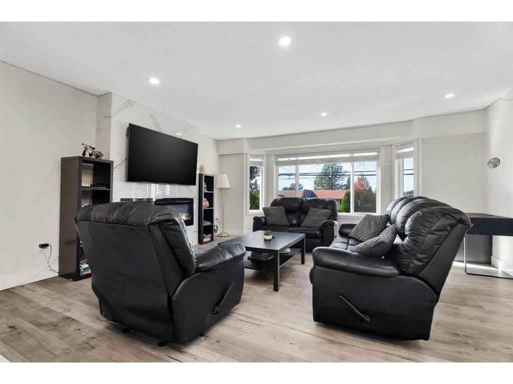 












5774 180 STREET

,
Surrey,




BC
V3S 4K8

