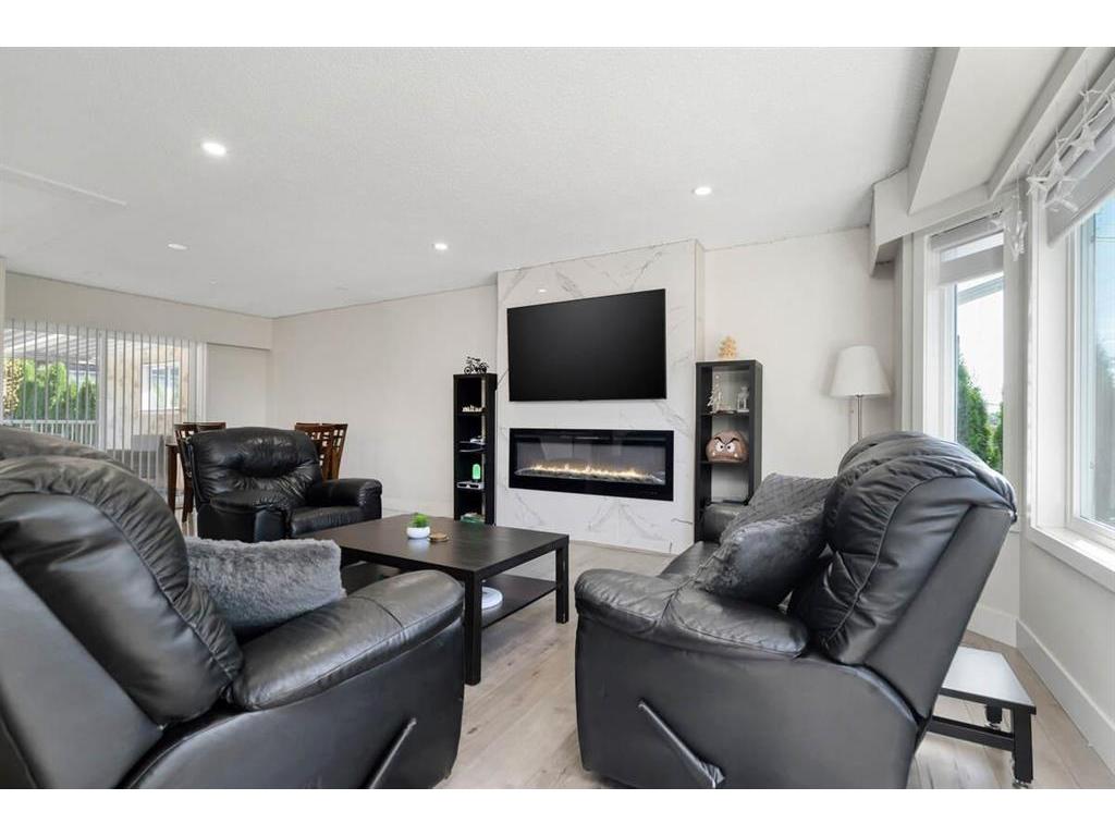 












5774 180 STREET

,
Surrey,




BC
V3S 4K8

