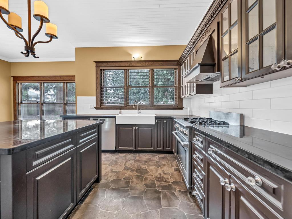 












6354 184 STREET

,
Surrey,




BC
V3S 8B9

