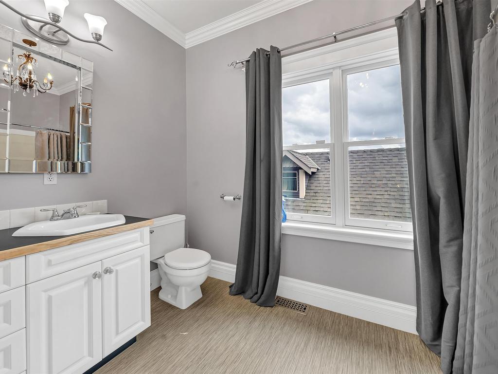 












6354 184 STREET

,
Surrey,




BC
V3S 8B9

