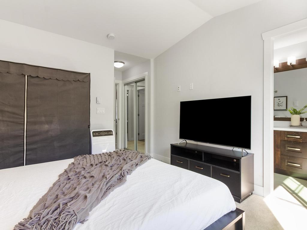 









14285


64

Avenue, 10,
Surrey,




BC
V3W 1Z2

