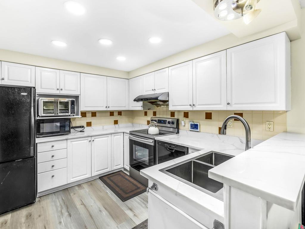 









6478


121

Street, 17,
Surrey,




BC
V3W 0Y5

