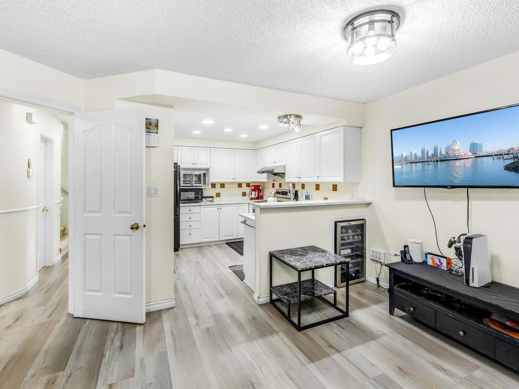 









6478


121

Street, 17,
Surrey,




BC
V3W 0Y5


