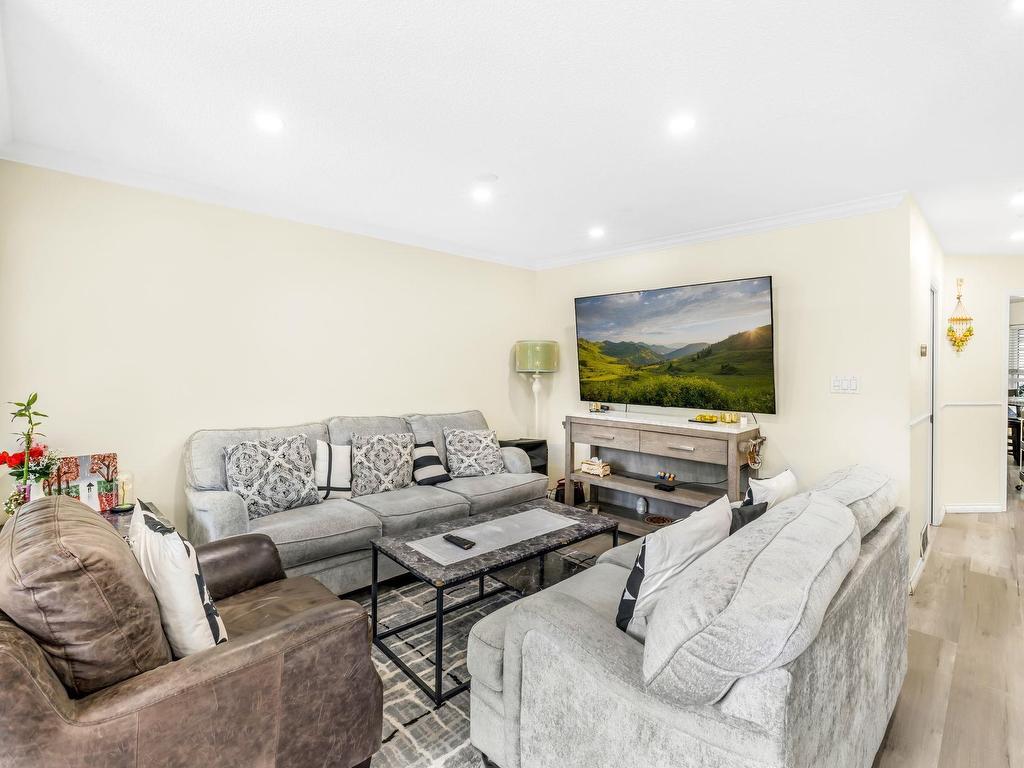 









6478


121

Street, 17,
Surrey,




BC
V3W 0Y5

