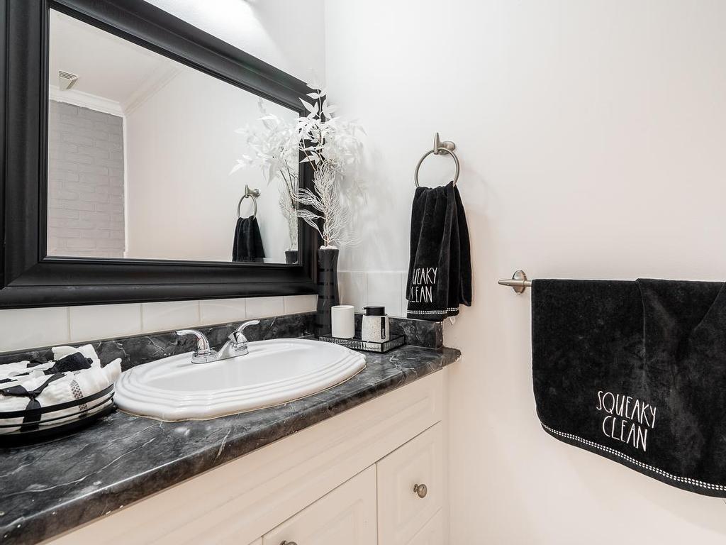 









16155


82

Avenue, 38,
Surrey,




BC
V4N 0P7

