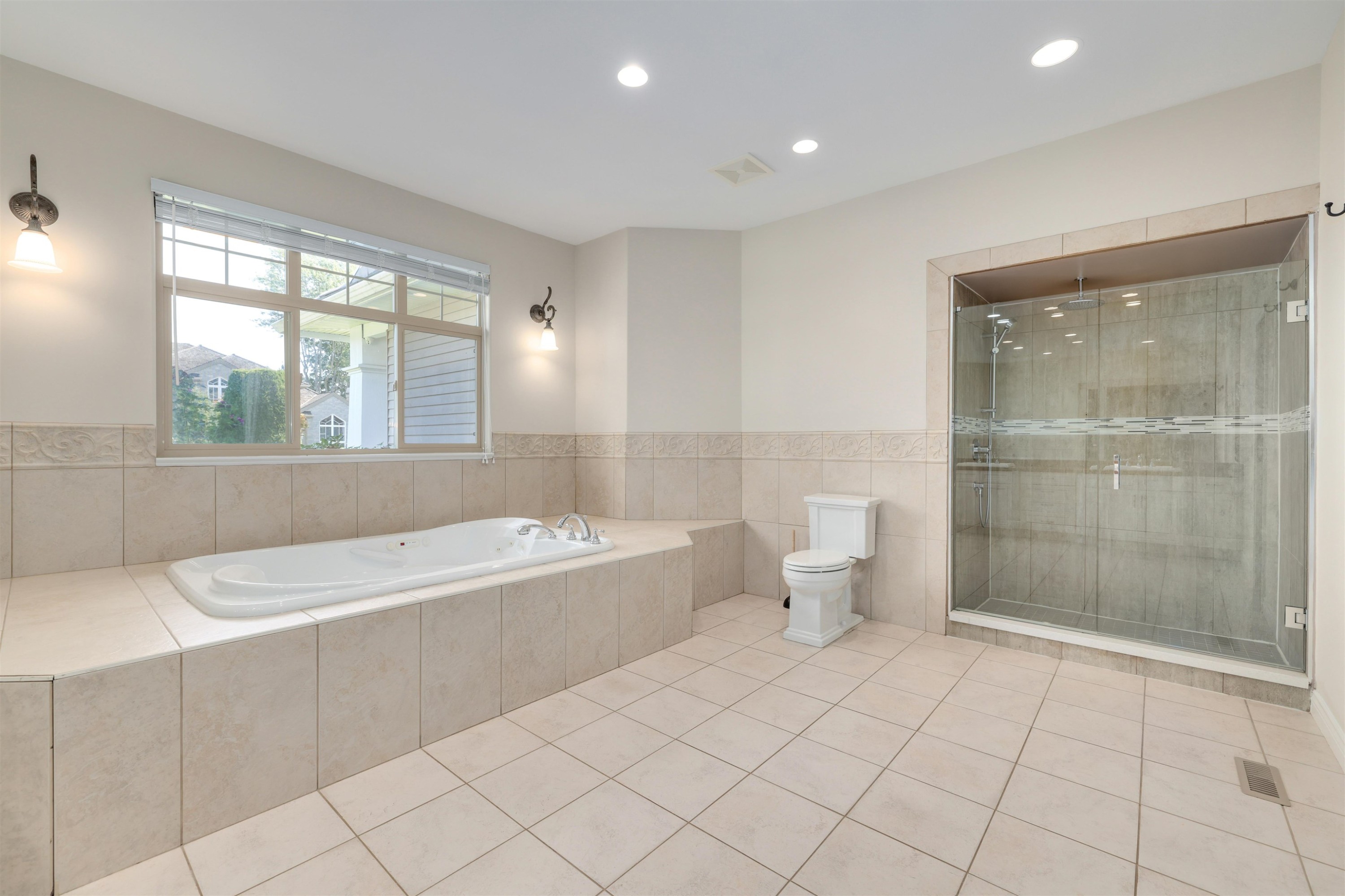 









2323


133

Street,
Surrey,




BC
V4A 9T7

