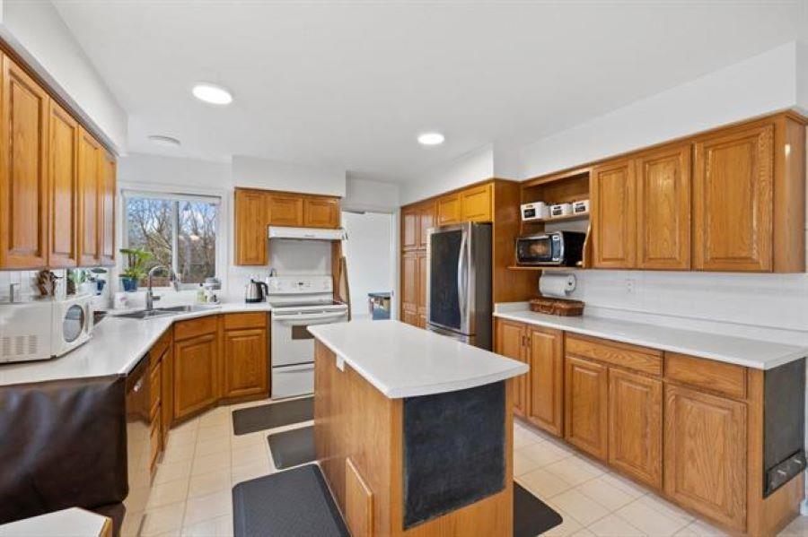 









14247


86

Avenue,
Surrey,




BC
V3W 0S6

