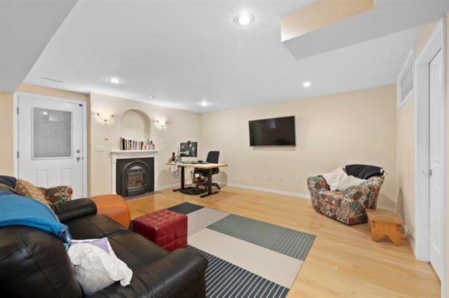 









14247


86

Avenue,
Surrey,




BC
V3W 0S6


