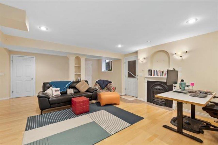 









14247


86

Avenue,
Surrey,




BC
V3W 0S6

