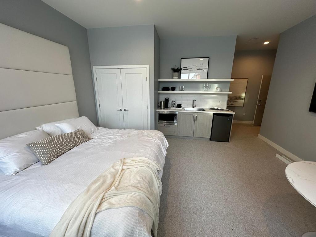 









18811


72

Avenue, 404,
Surrey,




BC
V0V 0V0

