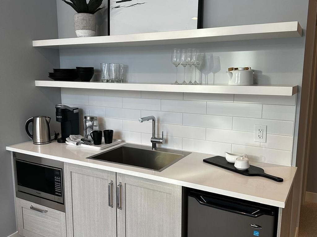 









18811


72

Avenue, 404,
Surrey,




BC
V0V 0V0

