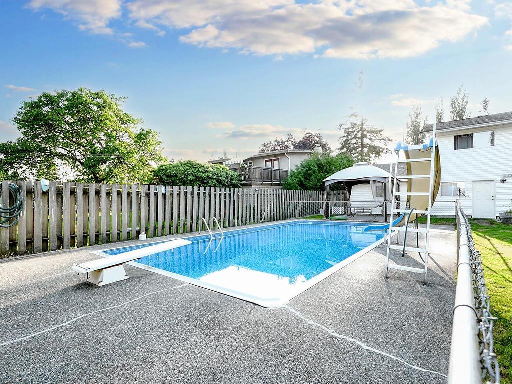 









3722


197a

Street,
Langley,




BC
V3A 1B7

