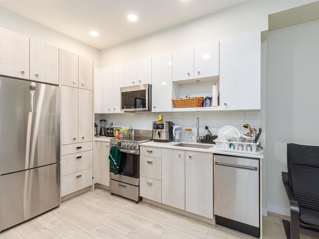 









10838


Whalley

Boulevard, 406,
Surrey,




BC
V3R 0G8


