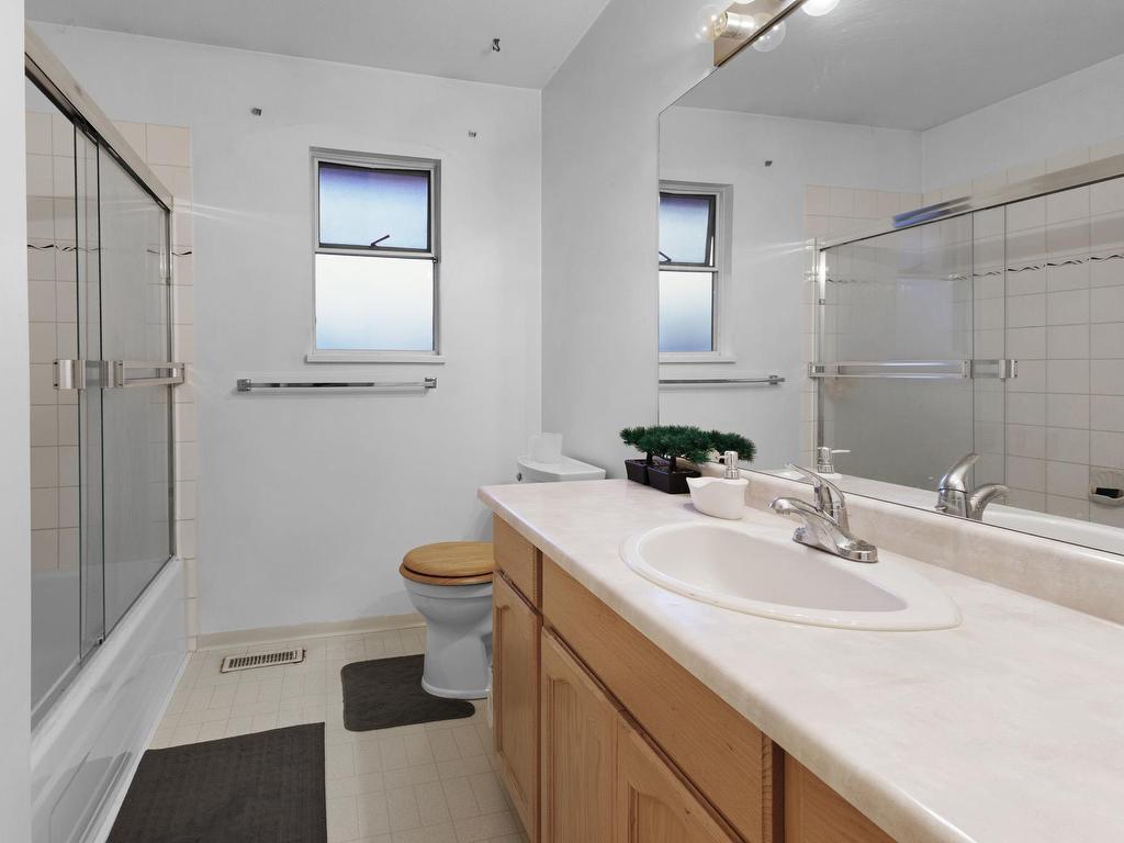 









19037


60

Avenue,
Surrey,




BC
V3S 8A1

