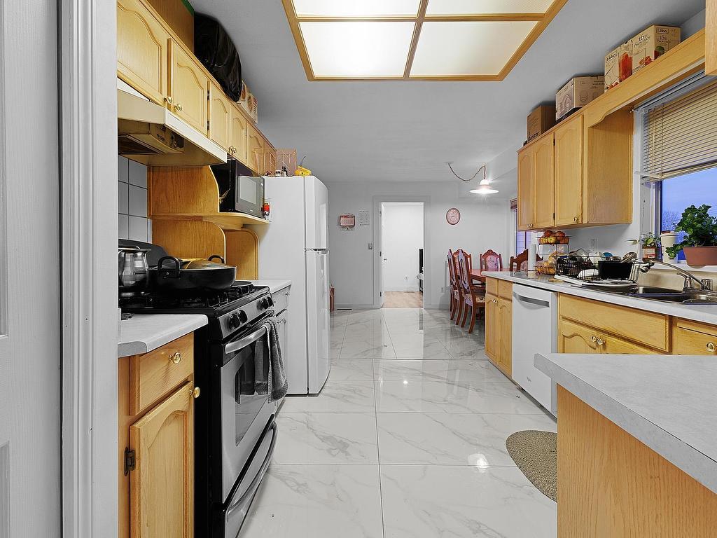 









19037


60

Avenue,
Surrey,




BC
V3S 8A1

