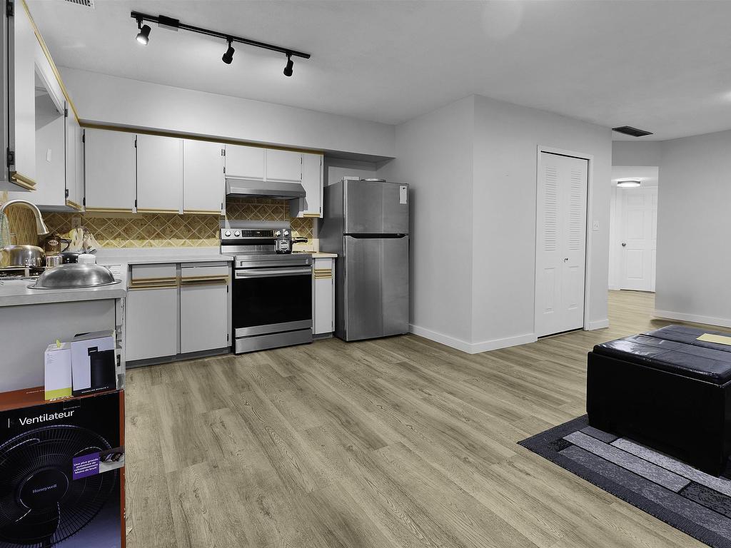









19037


60

Avenue,
Surrey,




BC
V3S 8A1

