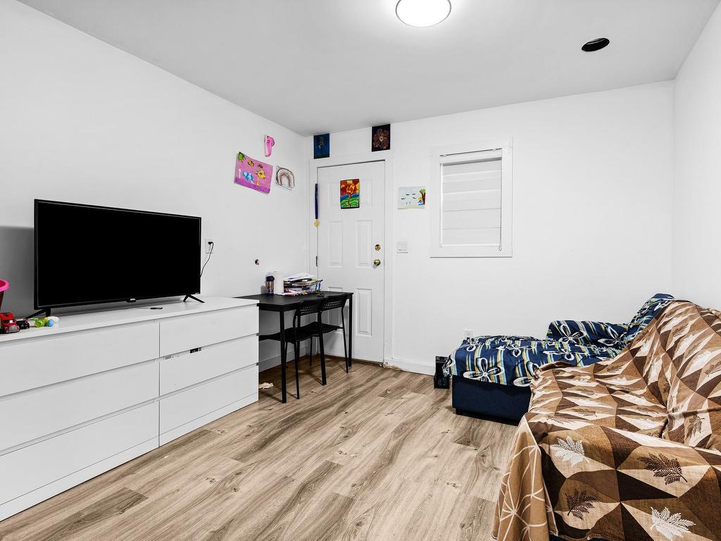 









19037


60

Avenue,
Surrey,




BC
V3S 8A1

