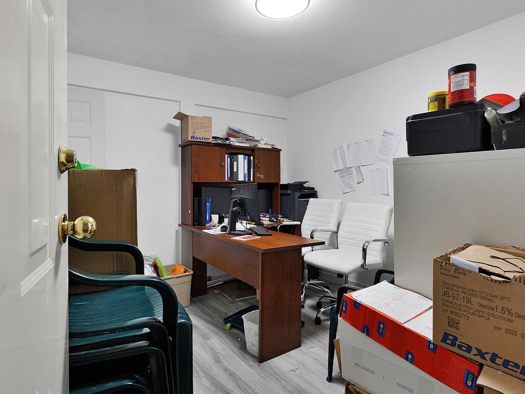 









19037


60

Avenue,
Surrey,




BC
V3S 8A1

