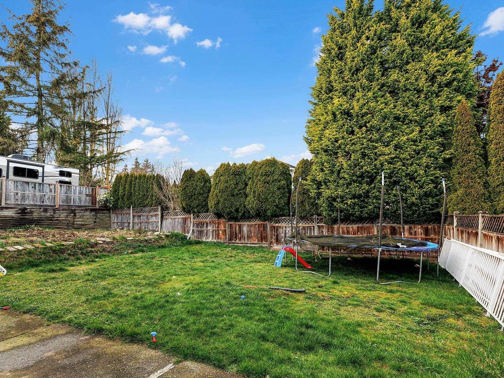 









19037


60

Avenue,
Surrey,




BC
V3S 8A1

