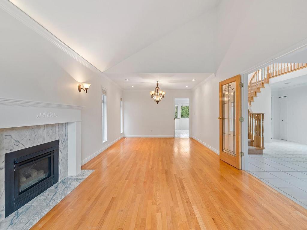 









13346


60

Avenue,
Surrey,




BC
V3X 2M2

