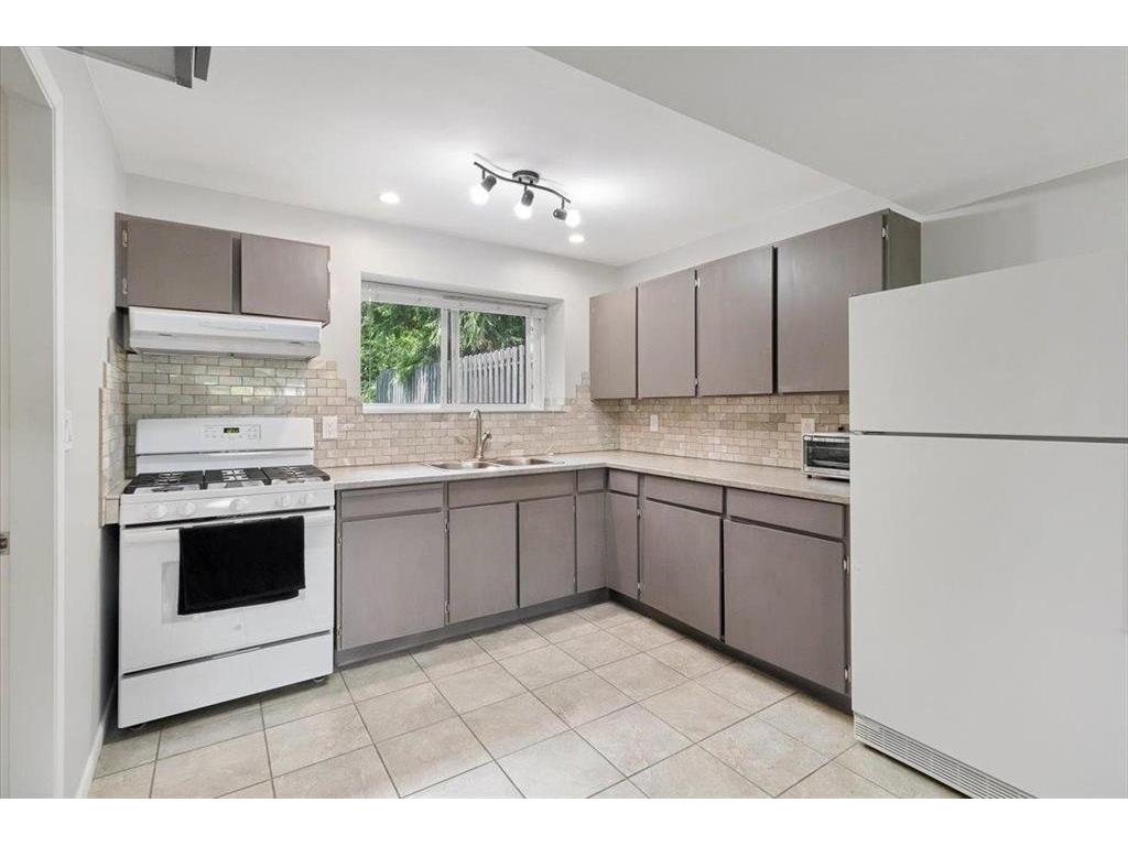 









7125


114a

Street,
Delta,




BC
V4E 1X3

